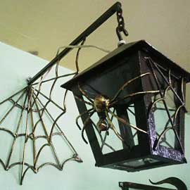 Настенный светильник с пауком