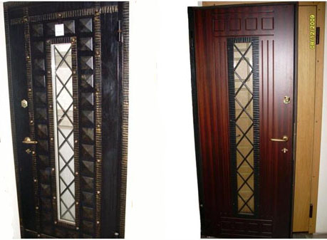 Входная металлическая дверь с коваными элементами и стеклопакетом №2
